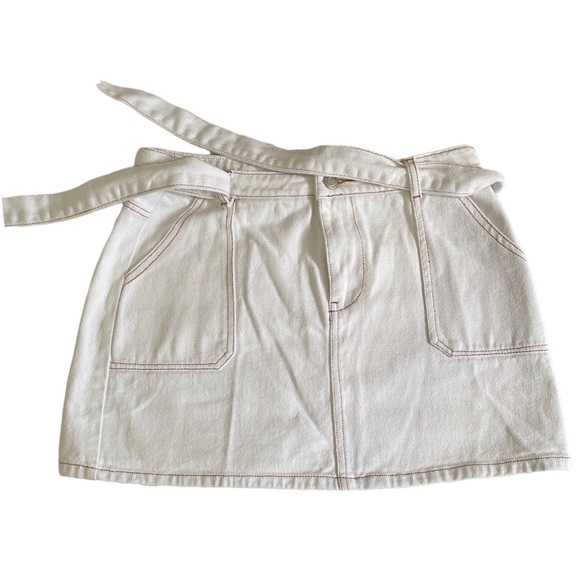 NWOT Lulu’s Beeler White Belted Denim Mini Skirt - Picture 7 of 15